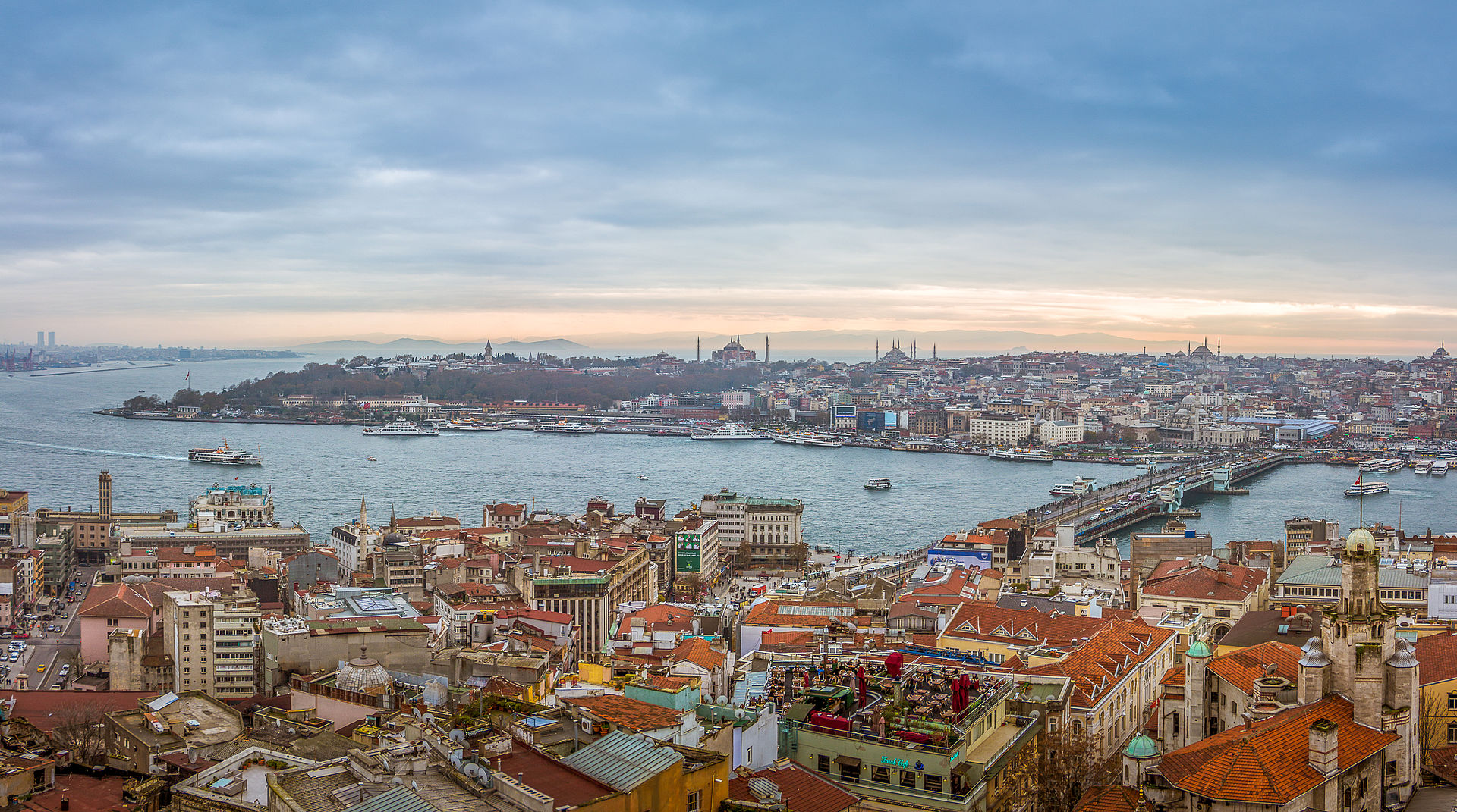 Istanbul paorama of the Golden Horn, Seralio Point, Bosporus Strait